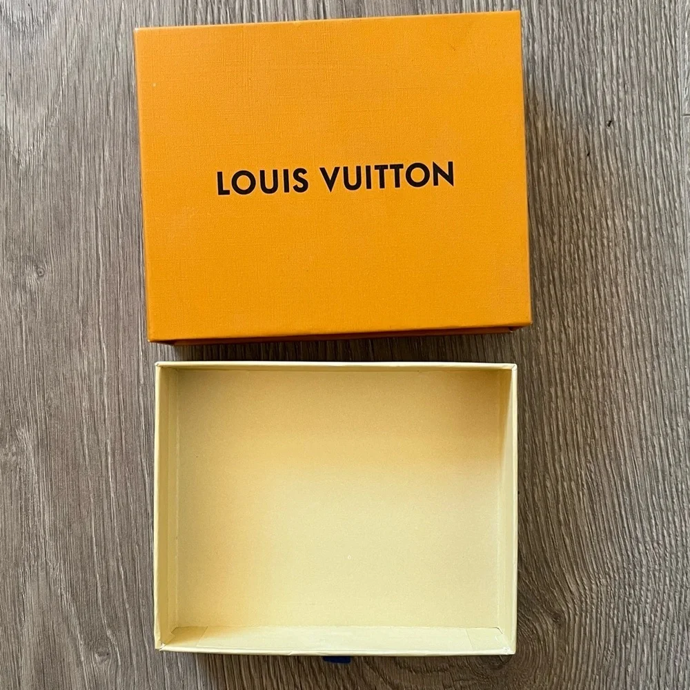 Louis Vuitton Box (BB40)